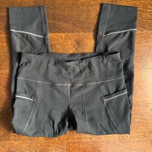 Athleta Relay Black Reflective Capri Leggings Size Small